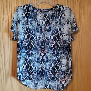 ❗DONATING SOON❗blue snakeskin blouse